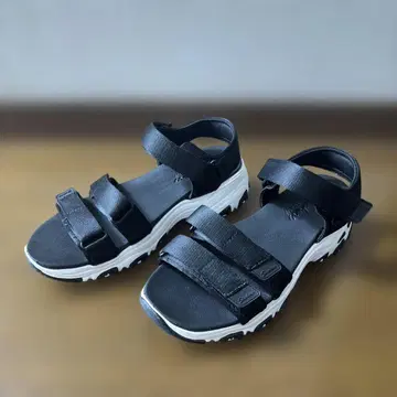 스케쳐스 D'Lites 샌들 25cm 블랙 요가폼