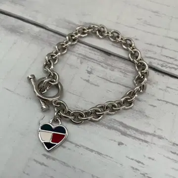620. Tommy Hilfiger 하트형 참 팔찌 실버