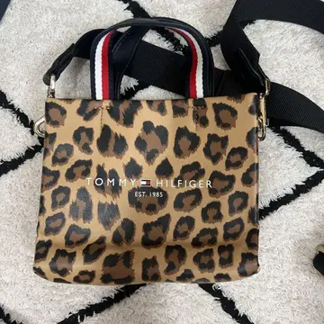 tommy hilfiger 레오파드 무늬 숄더백