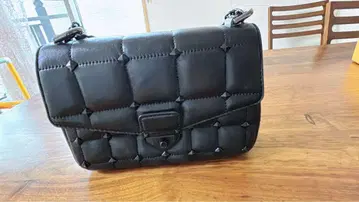 블랙 퀼팅 숄더백