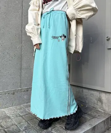 새상품 헬로 샌프란시스코 콜라보 ASS 배색 스티치 맨투맨 스커트 블루