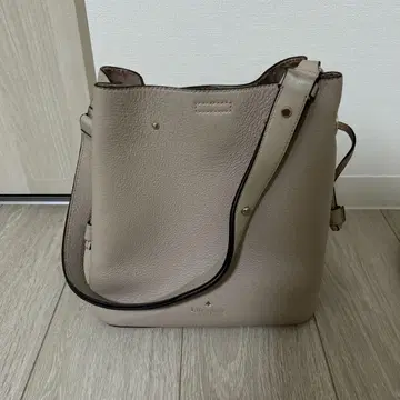 베이지 가죽 숄더백