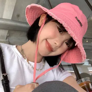 JACQUEMUS 자크 뮈스 새상품 핑크 버킷햇 프린지 엣지