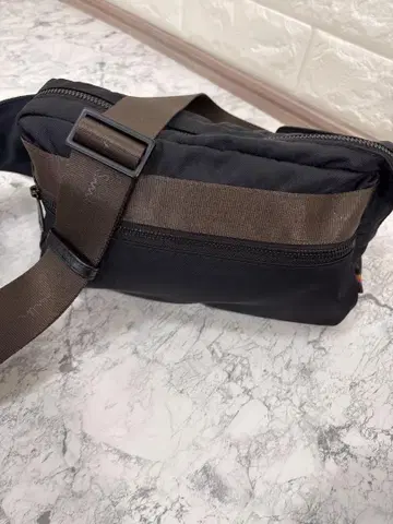 컨디션 최상 PaulSmith 바디백 블랙 브라운