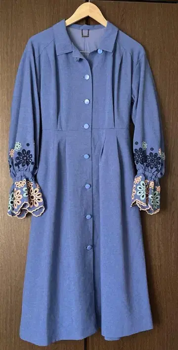 Lily Brown 컷워크 코트 블루