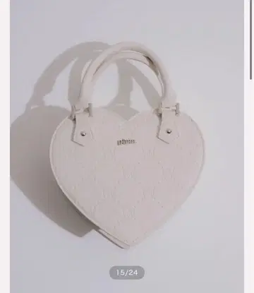 pium 모노그램 하트 백 아이보리