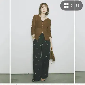뤼미에 프론트 슬릿 프론트 버튼 니트탑 브라운