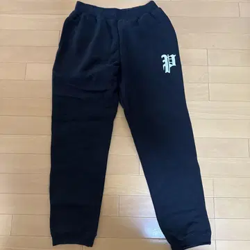 블랙 로고 조거 팬츠