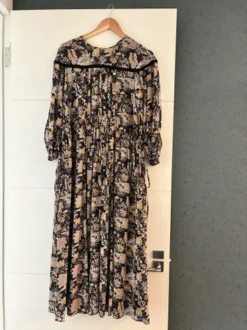 꽃무늬 긴팔 원피스