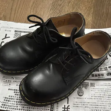 Dr. Martin 3홀 슈즈