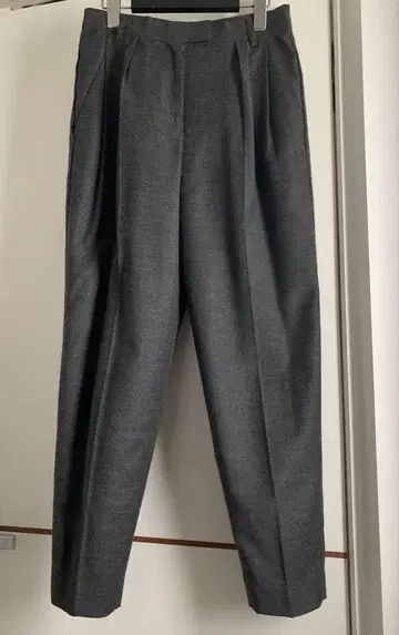 미사용 새상품 UNITED ARROWS 그레이 플리츠 슬랙스 38호