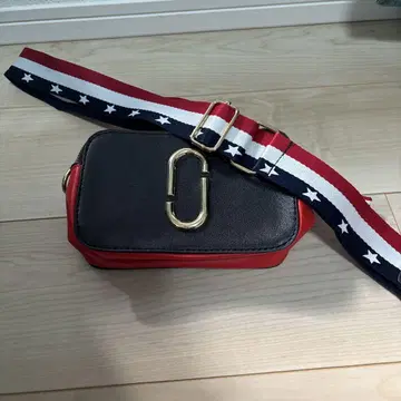 MARC JACOBS 블랙 & 빨간색 별 패턴 스트랩