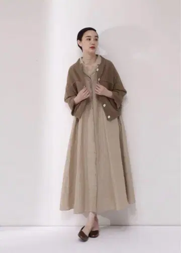 아듀 트리스테스 린넨 오픈 카라 셔츠 원피스