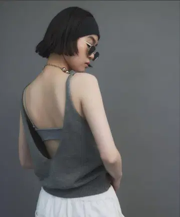 HANNE 오픈 백 니트 탱크