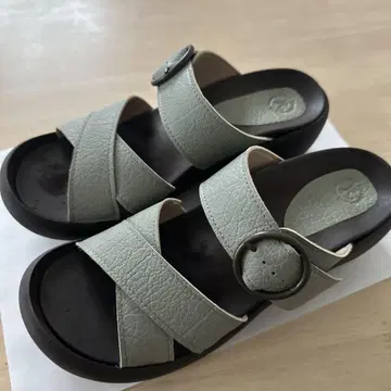 레게타카누 크로스 스트랩 샌들 M