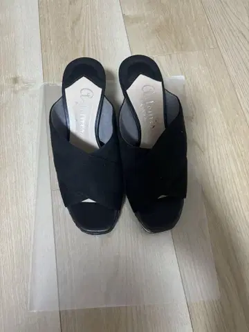 크로스 스트랩 블랙 샌들 S 사이즈