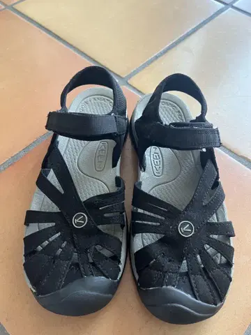KEEN 로즈 샌들 블랙