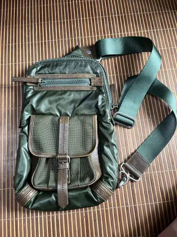 Paul Smith 폴스미스 올리브 그린 밀리터리 슬링백