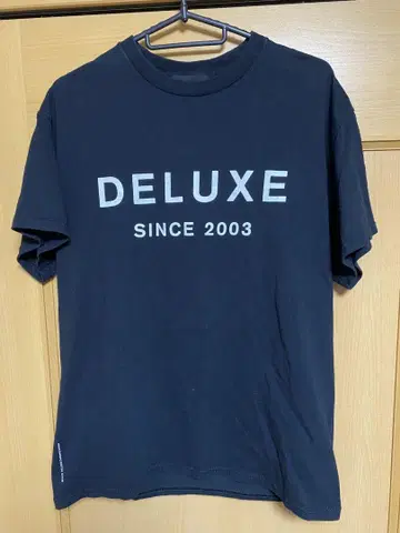 DELUXE LOGO TEE M 사이즈