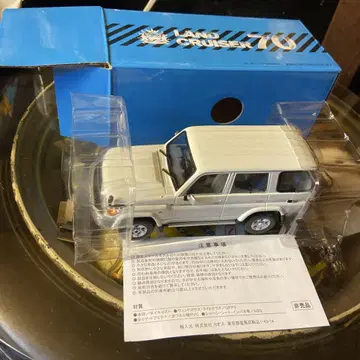 랜드크루저 1/30 스케일