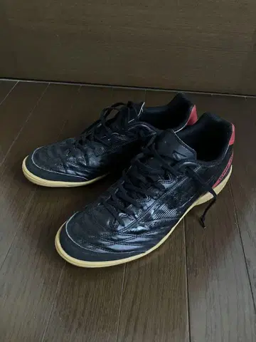 Mizuno 모렐리아 축구화 블랙/레드