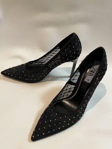 ZARA 비쥬 장식 블랙 하이힐 39