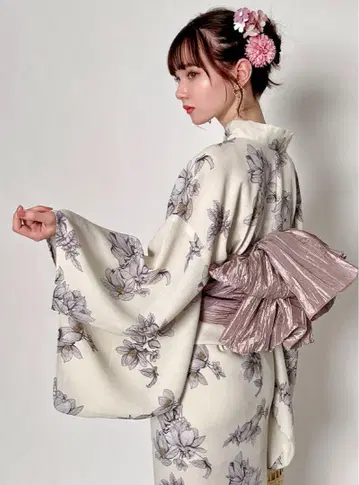 화이트 베이스에 보라색 꽃무늬 유카타 오비 세트