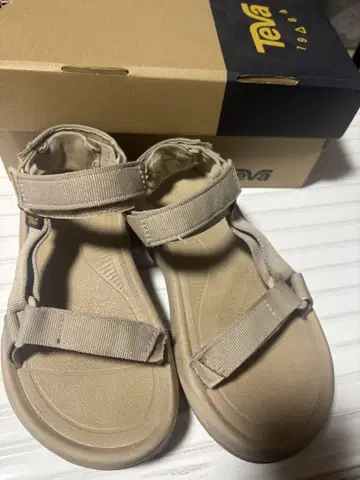Teva 스포츠 샌들 베이지 통굽