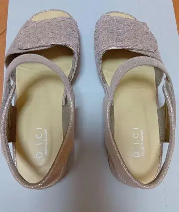 D.I.C.I. 핑크 골드 컴포트 샌들
