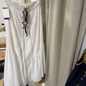 BLUE LABEL CRESTBRIDGE 화이트 롱 스커트