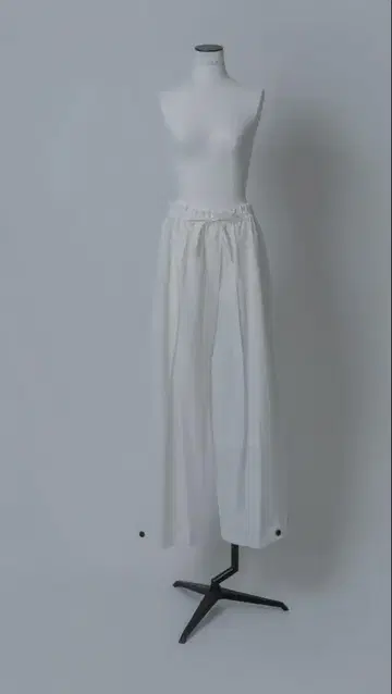 [새상품급] 로헨 lohen 랜덤 턱 STRING PANTS