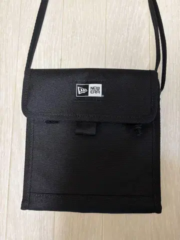 NEW ERA 블랙 사코슈