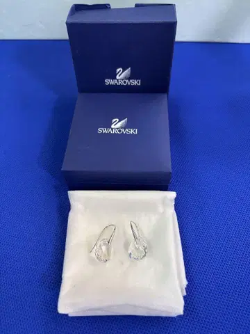 Swarovski 크리스탈 드롭 귀걸이