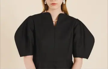 Heve 하트 네트 페플럼 블라우스 블랙