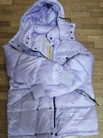 MONCLER 연보라 다운 자켓