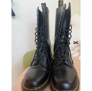 Dr.Martins 14홀 부츠 (블랙)