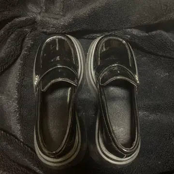 두꺼운 밑창 로퍼