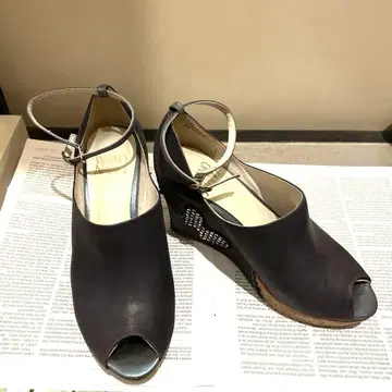 웨지솔 비쥬 펌프스 짙은 블루 색상 힐 9cm