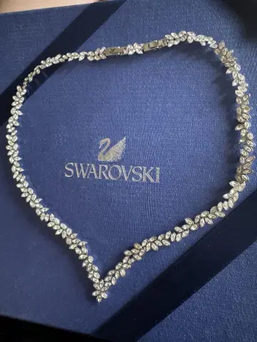 Swarovski 엘레강트 V자형 목걸이
