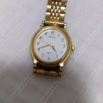 SEIKO SPIRIT 골드 손목시계