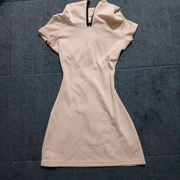 후드 부착 베이지 미니 원피스 반팔