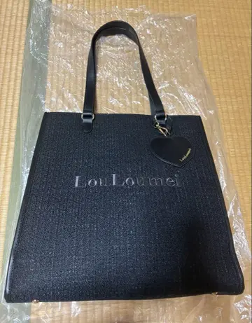 [LouLoumei] 하트 참 포함 토트백 블랙