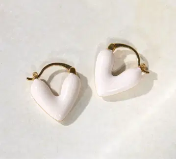 이에 파피요네 하트 귀걸이 글로시하트 귀걸이 화이트