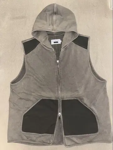 co,com wear. 슬리브리스 더블 지퍼 후드티 카키