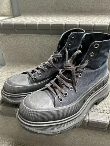 Alexander Mcqueen 트레드 슬릭 42