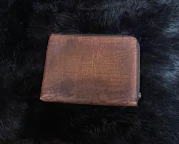 벨루티 클러치백