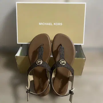 MICHAEL KORS 브라운 플립플랍