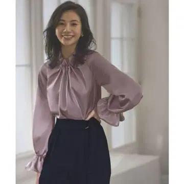 루일 에 부티크 웨이브 턱 펄 블라우스 [ M ]