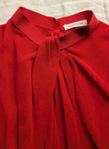 서포트 표면 토마토 레드 빨간색 상의