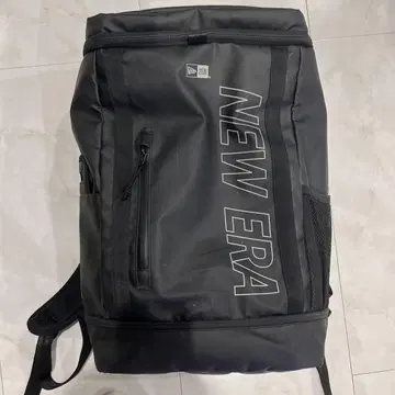 NEW ERA 블랙 백팩
